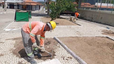 SOMA mobiliza equipes para pavimentação de ruas e avenidas em Feira