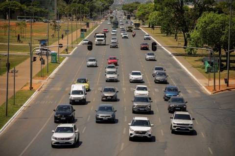 Sem autoescola obrigatória, governo prevê redução de até 80% no custo da CNH