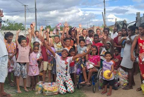 Projeto Seninha espalha alegria e esperança no Dia das Crianças em Feira de Santana