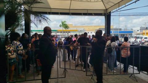 Centenas de pessoas comparecem ao Feirão de Empregos do Sest/Senat em Feira