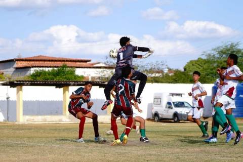 Feirense vence o clássico e garante vaga nas oitavas de final