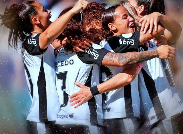 Corinthians vence nos pênaltis e vai à final