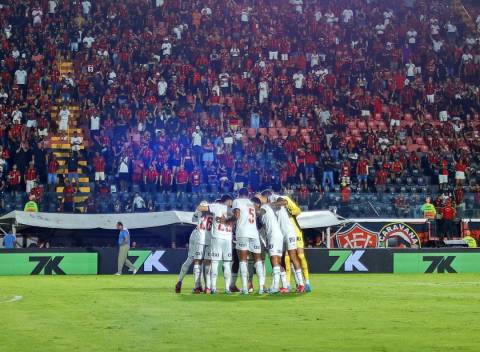 Bahia desperdiça sequência invicta em Salvador
