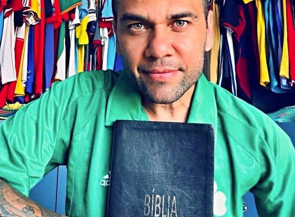 Daniel Alves assume nova vida como pregador evangélico