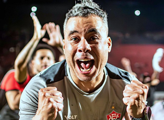 Vitória vence e respira fora da zona de rebaixamento