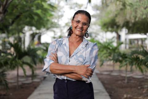 Academia de Educação de Feira de Santana premia docente da Uefs