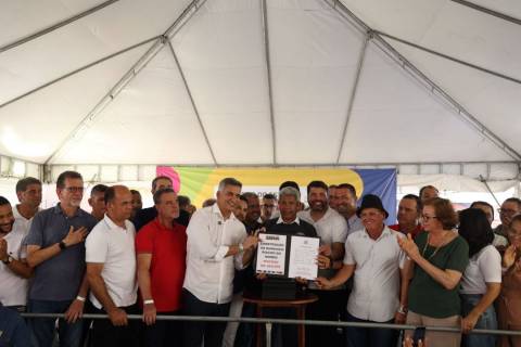 Em Riachão do Jacuípe, Jerônimo realiza entregas e anuncia pacote obras para fortalecer o desenvolvimento do município