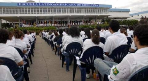 Estudantes de baixa renda na Bahia poderão estudar medicina em Cuba