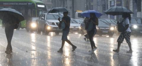 Feira de Santana está entre cidades da Bahia com alerta de chuva forte nesta quarta (12)