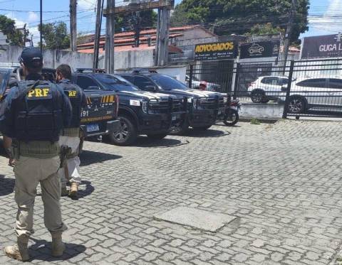 Em Feira de Santana, PRF prende quatro envolvidos em roubo de carga
