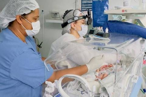 Novembro Roxo: Fundação Hospitalar realiza ações de prevenção contra prematuridade em bebês