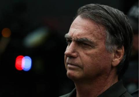 Bolsonaro solicita ao STF visita médica em prisão domiciliar