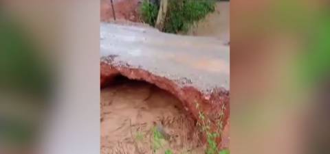 Chuva causa interdição na BR-135 e alagamentos em cidades da Bahia