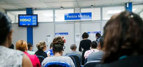 INSS cria comitê para reduzir fila de 2,8 milhões de pedidos