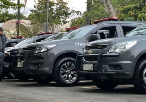 Armado, pai faz filhos reféns por ciúmes da esposa