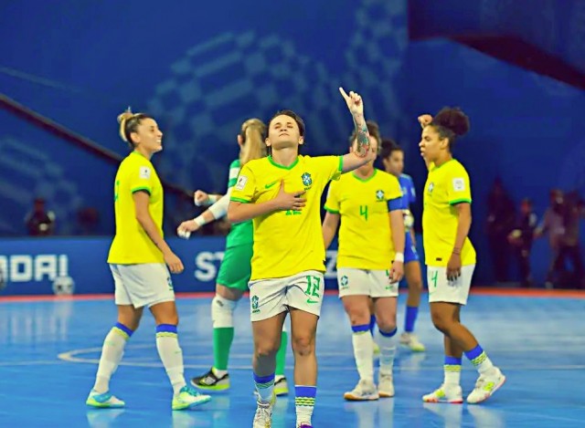 Brasil impõe ritmo e atropela a Itália