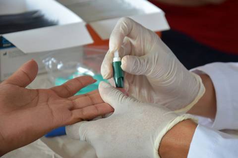 Dezembro Vermelho: Prefeitura oferta testes rápidos para ISTs nesta segunda (1º), em Feira