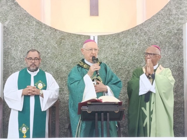 Dom Itamar se torna “membro honorário” da Academia Feirense de Letras