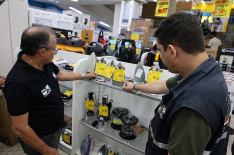 Procon intensifica fiscalização no último dia da Black Friday e reforça orientações aos consumidores