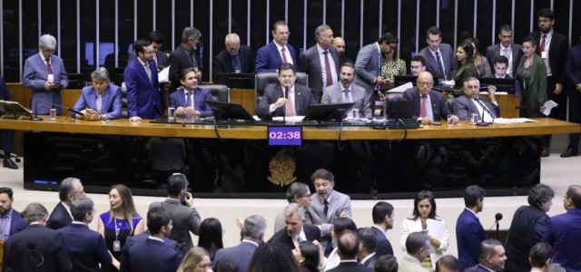 Acordo da federação leva PT e PCdoB a derrubarem veto de Lula sobre dívidas dos estados