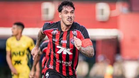 Vitória vence o Mirassol no Barradão e respira fora do Z-4 do Brasileirão