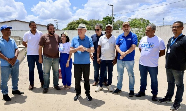 Prefeito autoriza construção de quadra poliesportiva em escola da Matinha