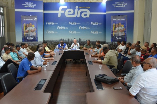 Prefeitura inicia implantação de iluminação com LED em distritos de Feira de Santana