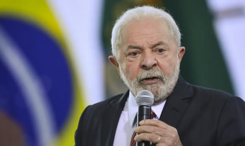 Apesar de recuo, Lula ainda venceria todos os adversários no 2º turno, diz Atlas/Bloomberg