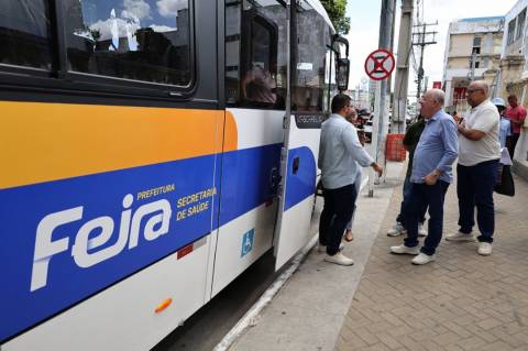 Transporte de pacientes para outras cidades ganha reforço com novo micro-ônibus em Feira