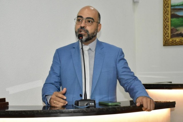 Pedro Américo defende regulamentação do auxílio-fardamento e debate sobre estrutura da Guarda Municipal