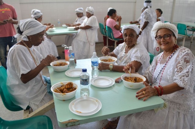 Dia de Santa Bárbara: Restaurante Popular vai servir 3 mil pratos de caruru nesta quinta (4)