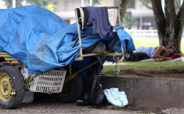 IBGE: Em um ano, 8,6 milhões de brasileiros deixaram a pobreza, e 1,9 milhão saíram da miséria