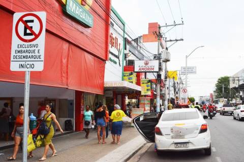 Prefeitura implanta novas áreas de embarque e desembarque para melhorar o trânsito