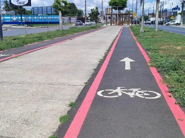 Ciclistas cobram implantação de ciclovia na avenida Maria Quitéria, em Feira