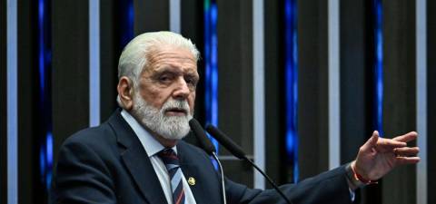 Senador Jaques Wagner vê “impacto direto” na Bahia com indicação de Flávio Bolsonaro à presidência