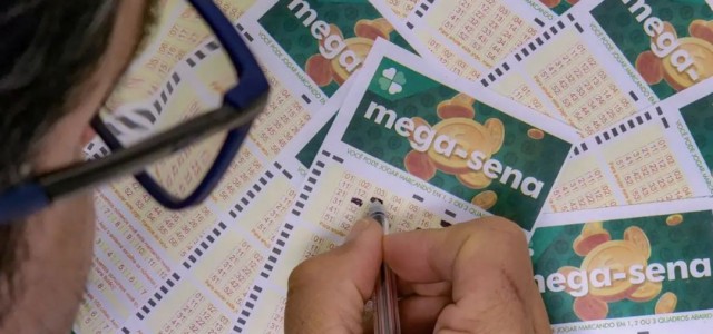 Mega-Sena acumula e prêmio vai para R$ 20 milhões
