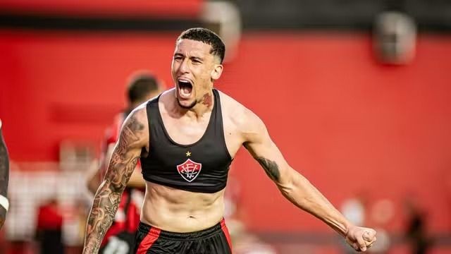 Vitória vence o São Paulo no Barradão e se livra do rebaixamento