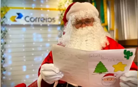 Papai Noel dos Correios: Madrinhas e padrinhos devem ficar atentos aos prazos de entrega dos presentes