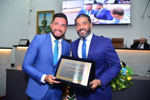 Prefeito de Conceição da Feira recebe Título de Cidadão Feirense na Câmara Municipal