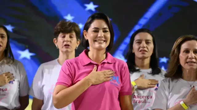 Michelle alega 'tensões' e 'alterações em saúde', e se afasta do comando do PL Mulher