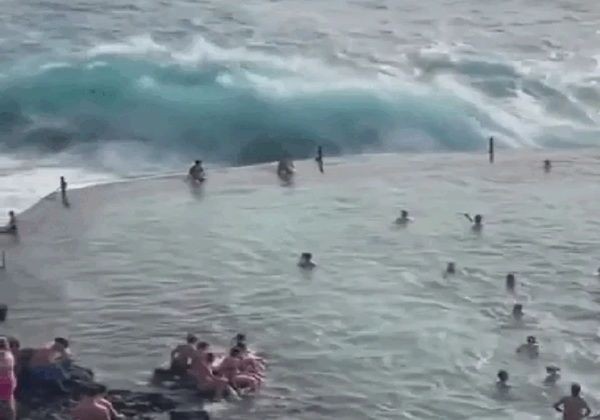Onda gigante mata turistas e deixa desaparecido