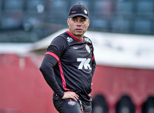 Renovo com Jair Ventura e ajuste de direção do elenco