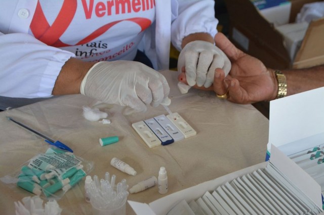 Dezembro Vermelho: Seminário vai discutir estigma e o fortalecimento do cuidado as pessoas com HIV