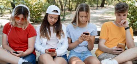 Adolescentes terão que vincular redes sociais ao perfil dos pais no Brasil