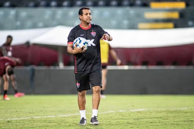 Vitória define reapresentação e divide grupos para início da pré-temporada