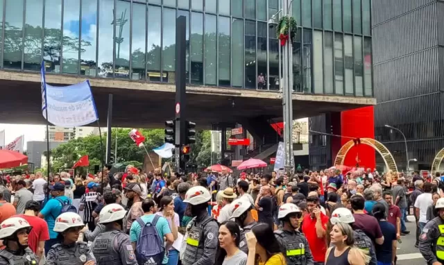 Em várias capitais, manifestantes vão às ruas contra PL da Dosimetria