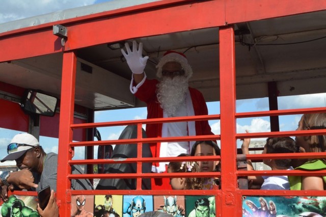 Papai Noel chega de helicóptero em Feira de Santana para o Natal Encantado 2025