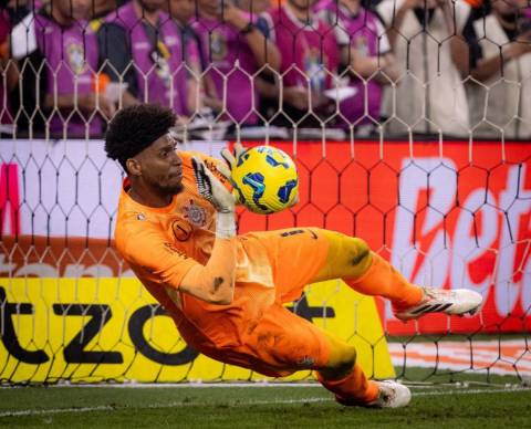 Hugo brilha nos pênaltis, Corinthians elimina o Cruzeiro e vai à final