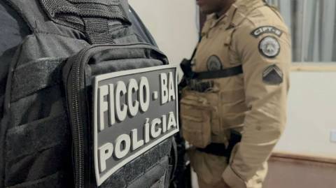 Mulher que negociava armas para facção é presa durante operação no sul da Bahia
