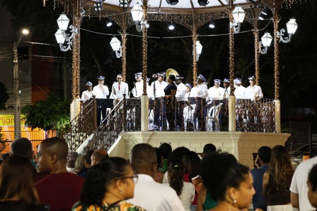 Filarmônica 25 de Março emociona público em apresentação especial no Natal Encantado